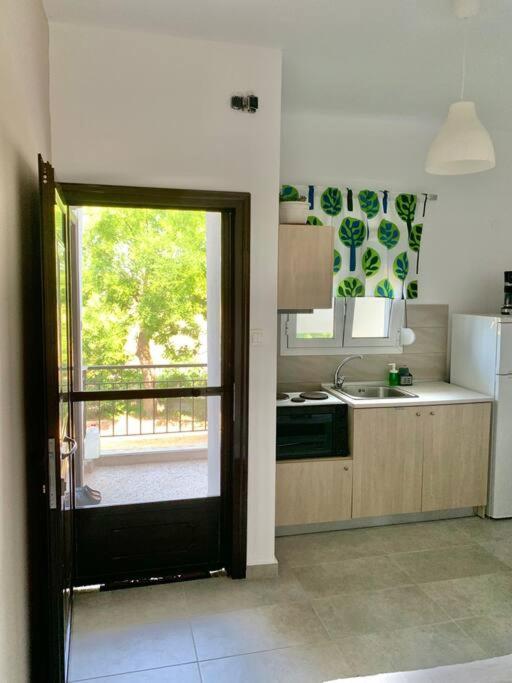 Lovely Apartment By The Sea 2 ….. Epanomi Bagian luar foto